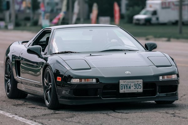 How can UK businesses expand into international markets?