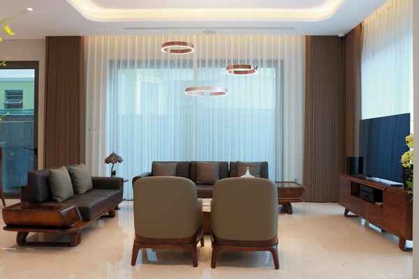 What are the best techniques for baking a traditional Victoria sponge cake?